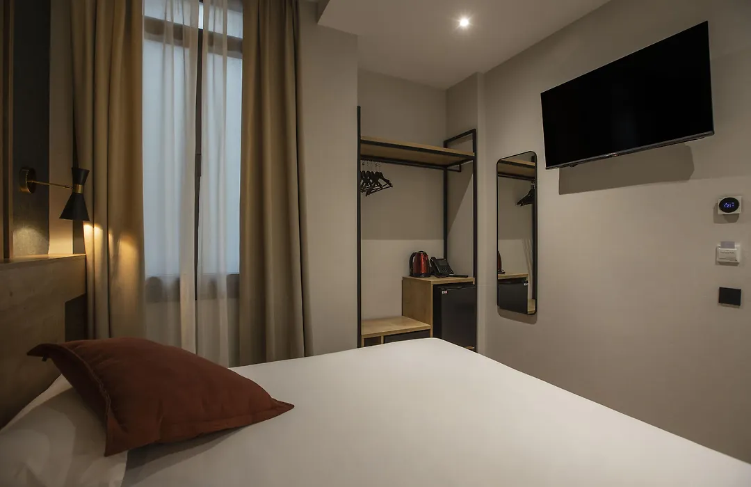 Fontanella By BCN URBAN Rooms-1